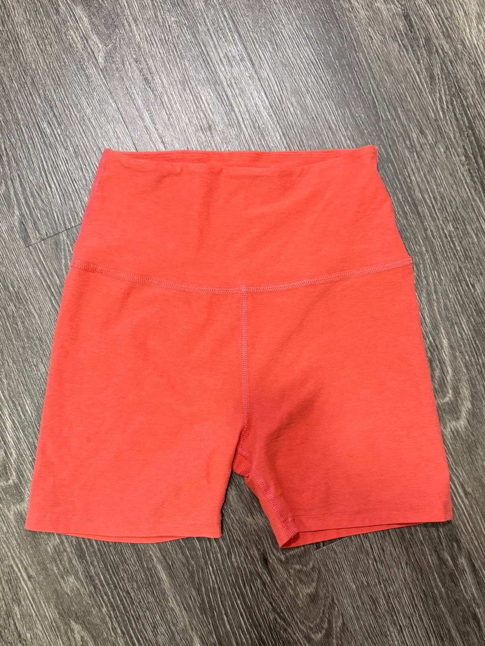 BEYOND YOGA CORAL 5” KEEP PACE SHORT M